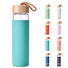2021 Amazon Straight  Glass Water Bottles with Bamboo Lid BPA-Free  Borosilicate Glass Water glass bottles with silicon sleeve